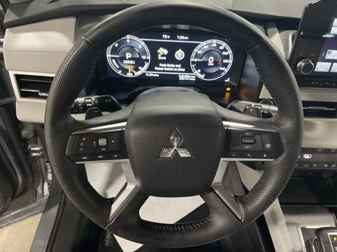 Used 2023 Mitsubishi Outlander SEL image 17