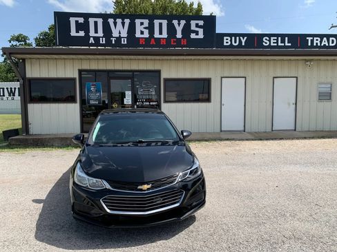 Used 2017 Chevrolet Cruze LS FWD image 8