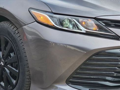 Used 2020 Toyota Camry LE image 4