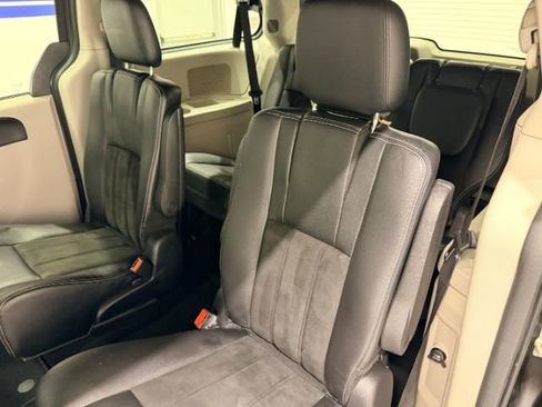 Used 2019 Dodge Grand Caravan SXT image 40