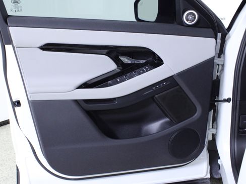 Used 2024 Land Rover Range Rover Evoque Dynamic SE image 19