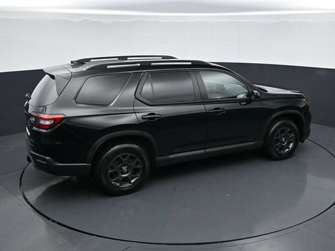 Used 2025 Honda Pilot TrailSport image 34