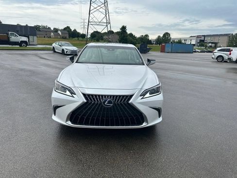 Used 2022 Lexus ES 300h w/ Premium Package FWD image 2