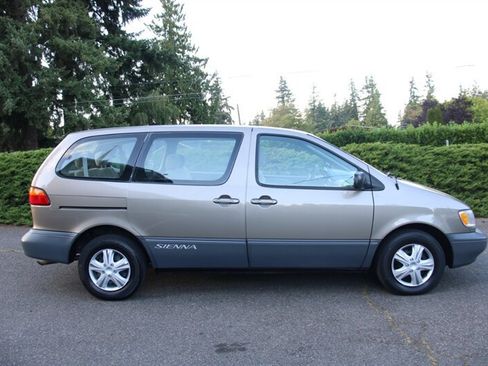 Used 1999 Toyota Sienna CE FWD image 11
