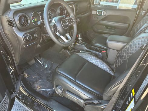 Used 2023 Jeep Wrangler Unlimited Sahara AWD/4WD image 12