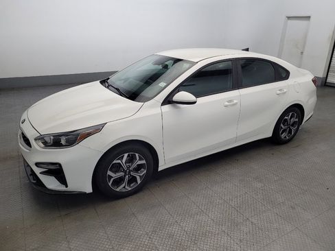 Used 2019 Kia Forte LXS image 2