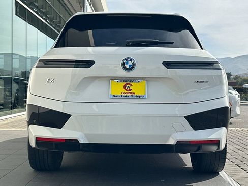 Used 2024 BMW iX xDrive50 w/ Premium Package AWD/4WD image 4