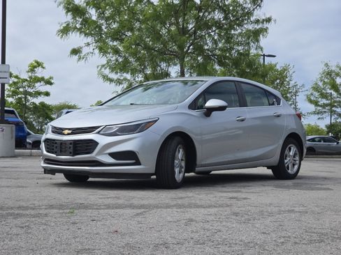 Used 2018 Chevrolet Cruze LT w/ Convenience Package FWD image 14