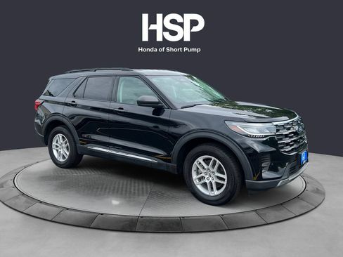 Used 2025 Ford Explorer Active AWD/4WD image 7