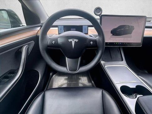 Used 2024 Tesla Model Y 2WD image 7