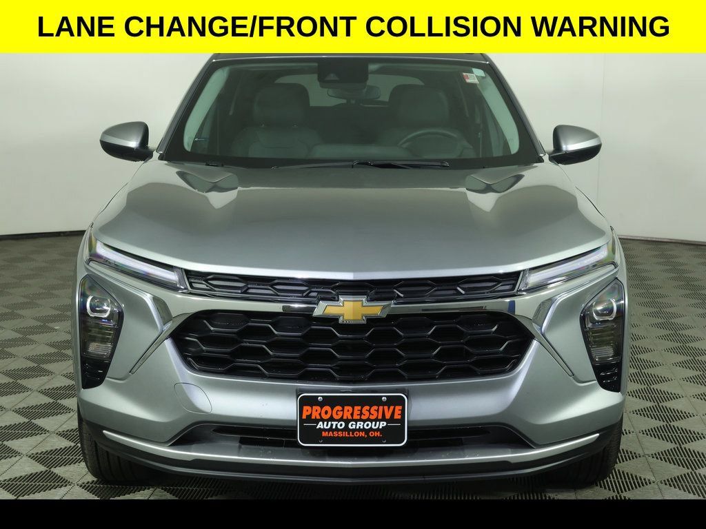 Used 2025 Chevrolet Trax LT w/ Driver Confidence Package FWD image 9