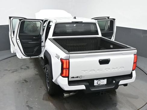Used 2025 Toyota Tacoma TRD Off-Road AWD/4WD image 64