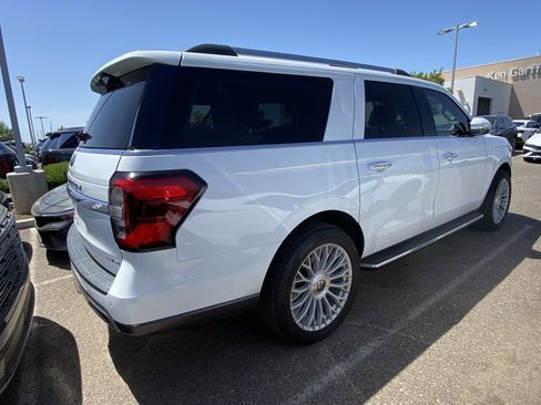 Used 2023 Ford Expedition Max Limited image 2