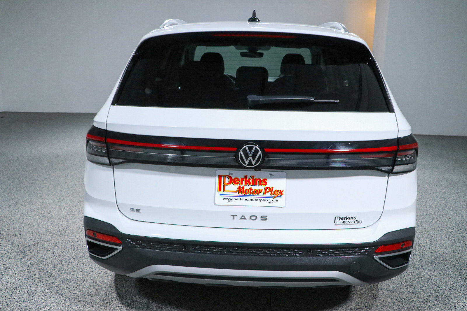 Used 2025 Volkswagen Taos SE FWD image 8