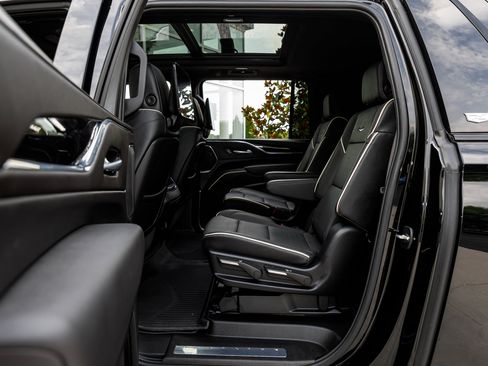 Used 2024 Cadillac Escalade ESV Sport w/ LPO, ONYX Package AWD/4WD image 13