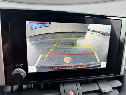 Used 2025 Toyota RAV4 XLE AWD/4WD image 19