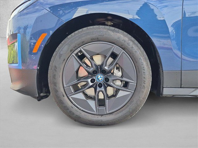 Used 2024 BMW iX xDrive50 AWD/4WD image 18