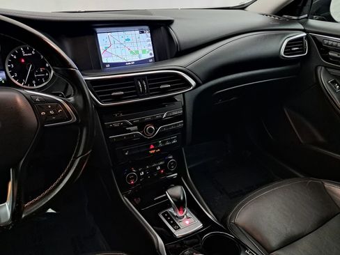 Used 2017 INFINITI QX30 Premium w/ Navigation Package image 15