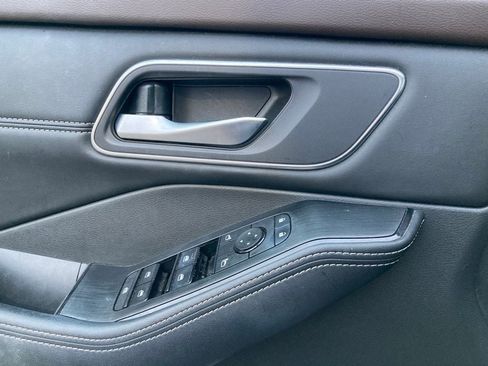 Used 2021 Nissan Rogue SV w/ Premium Package image 13