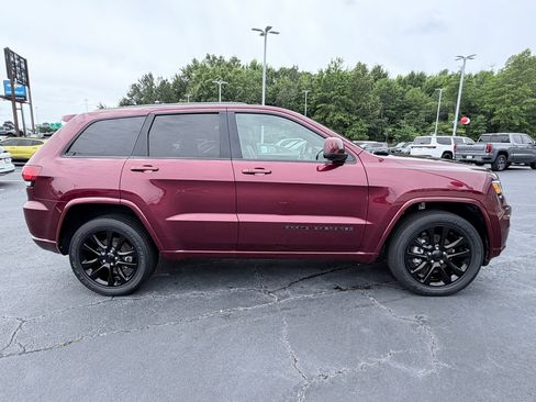 Used 2019 Jeep Grand Cherokee Altitude RWD image 4