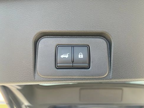 Used 2024 Nissan Rogue SV FWD image 18