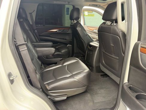 Used 2020 Cadillac Escalade Luxury image 17