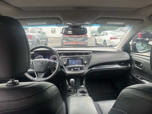 Used 2018 Toyota Avalon XLE Premium w/ All Weather Liner Package FWD image 11