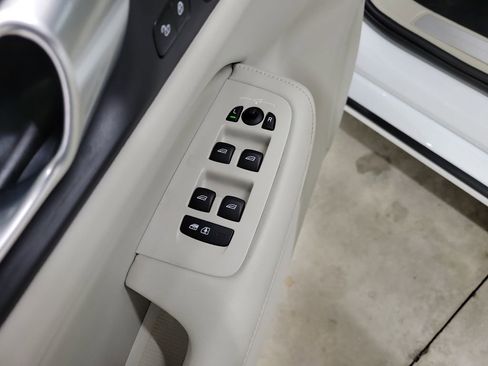 Used 2024 Volvo S60 T8 Plus image 21