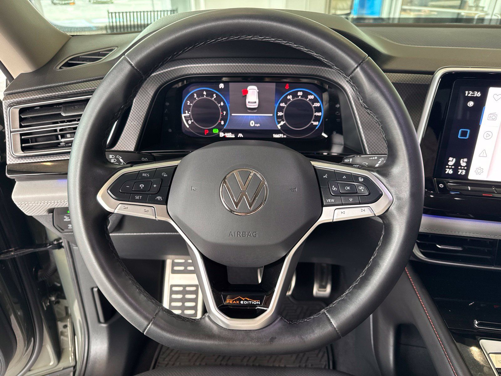 Used 2025 Volkswagen Atlas Peak Edition SE AWD/4WD image 29