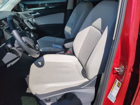 Used 2019 Volkswagen Tiguan SE image 8