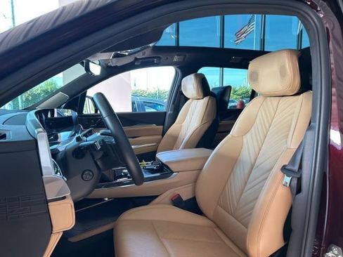 Used 2025 Cadillac Escalade IQ Sport 2 w/ LPO, ONYX Package image 28