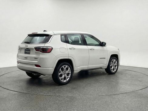 Used 2025 Jeep Compass Latitude AWD/4WD image 9