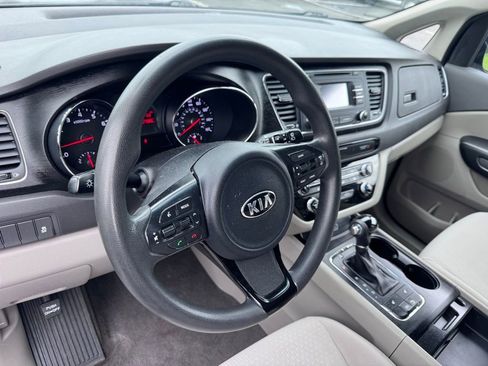 Used 2016 Kia Sedona LX w/ LX Convenience Package FWD image 29