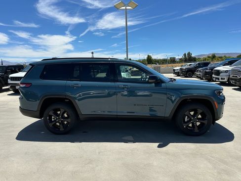 New 2026 Jeep Grand Cherokee L Limited w/ Limited Altitude Package AWD/4WD image 9