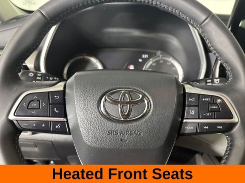 Used 2025 Toyota Highlander XLE AWD/4WD image 13