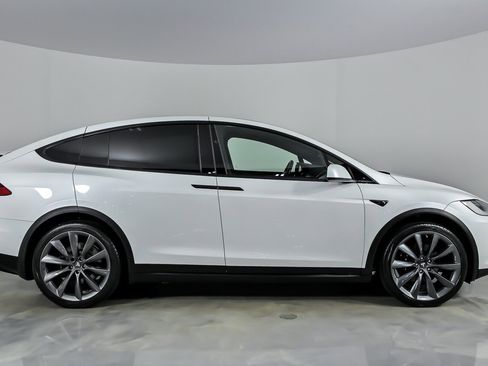 Used 2018 Tesla Model X 75D image 14