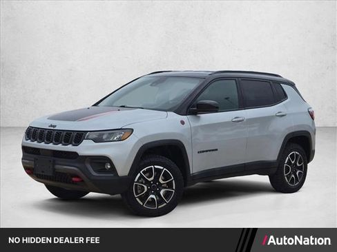 Used 2025 Jeep Compass Trailhawk AWD/4WD image 1
