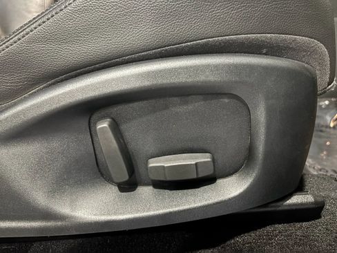 Used 2018 Jaguar E-PACE S image 21