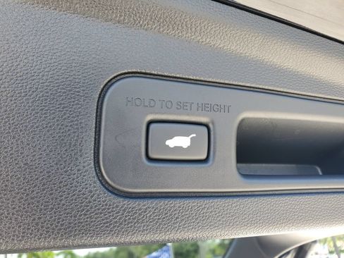 Used 2025 Acura MDX w/ Technology Package FWD image 9