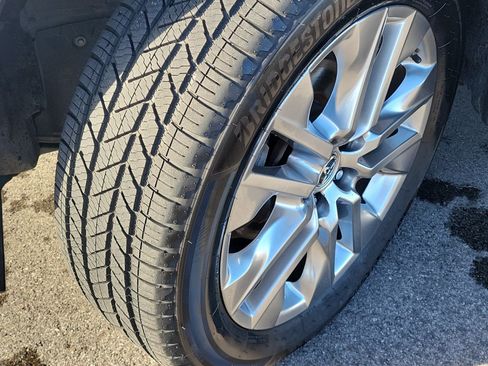 Used 2019 Toyota RAV4 Limited w/ Advanced Technology Package FWD image 11