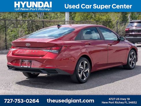 Used 2023 Hyundai Elantra SEL w/ Convenience Package FWD image 5