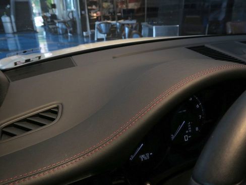 Used 2023 Porsche Macan image 23