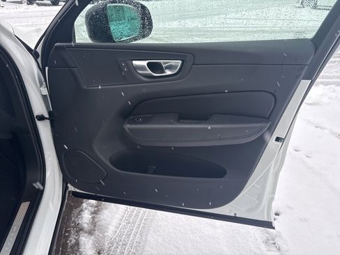Certified 2024 Volvo XC60 B5 Plus image 38