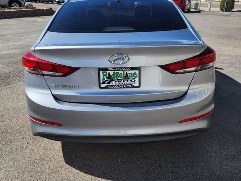 Used 2017 Hyundai Elantra SE FWD image 4