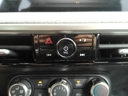 Used 2025 Nissan Kicks SV FWD image 39