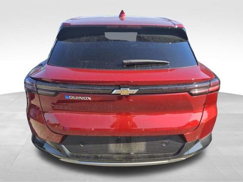 Used 2025 Chevrolet Equinox EV LT w/ Convenience Package image 3