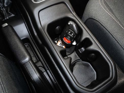 Used 2025 Jeep Wrangler Unlimited Sahara AWD/4WD image 24