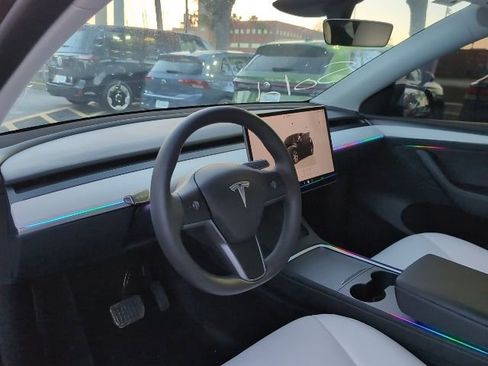 Used 2024 Tesla Model Y Long Range image 8