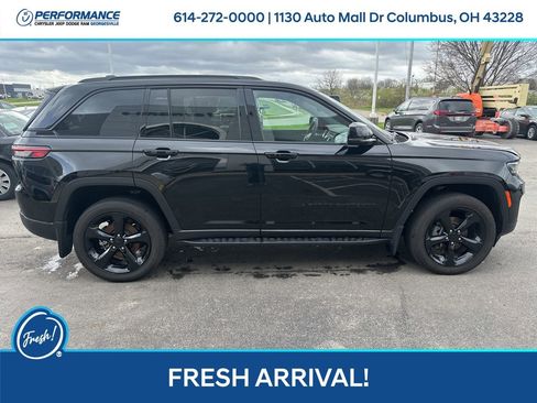 Used 2024 Jeep Grand Cherokee Altitude image 3