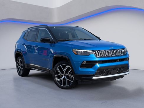 Used 2025 Jeep Compass Limited w/ Elite Group AWD/4WD image 2